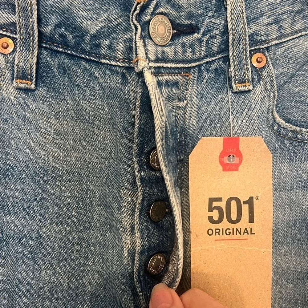 Levi's Men's 501 Original-Fit Button Fly Ripped Denim Jeans SZ 33x32
